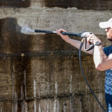 4 Problems Business Owners Can Avoid With Professional Pressure Washing